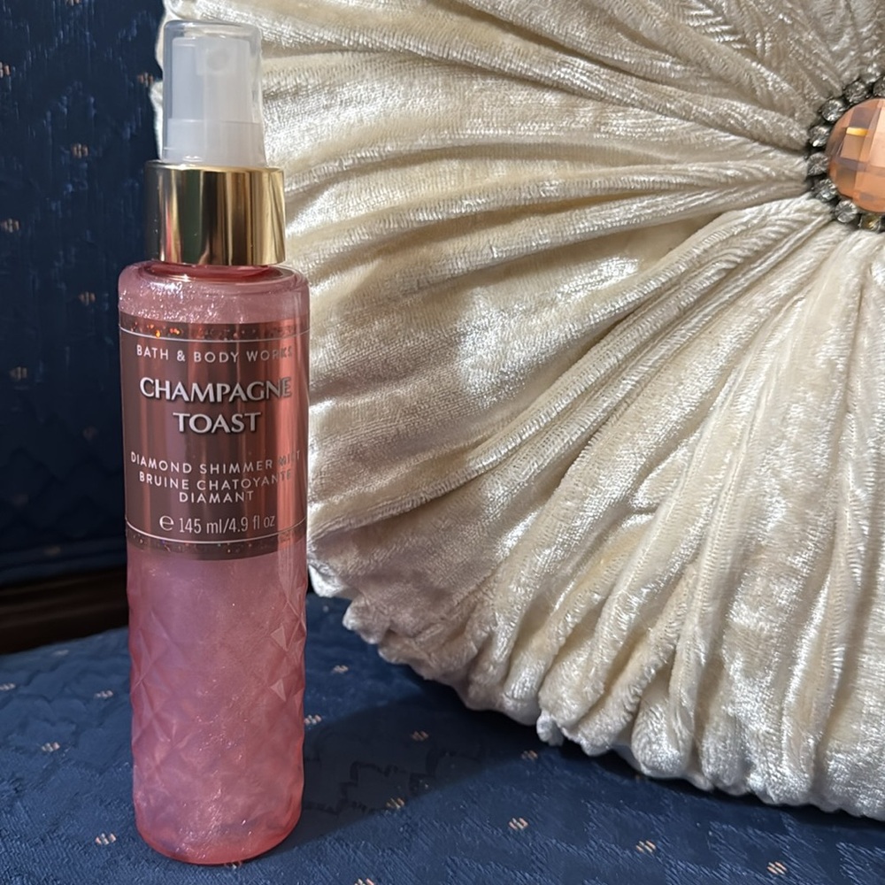 BATH & BODY WORKS SET. . . CHAMPAGNE TOAST SCENT - Picture 3 of 6